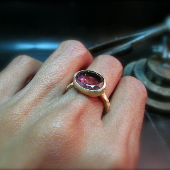 14k solid yellow Gold ring. - Picture 4 of 8